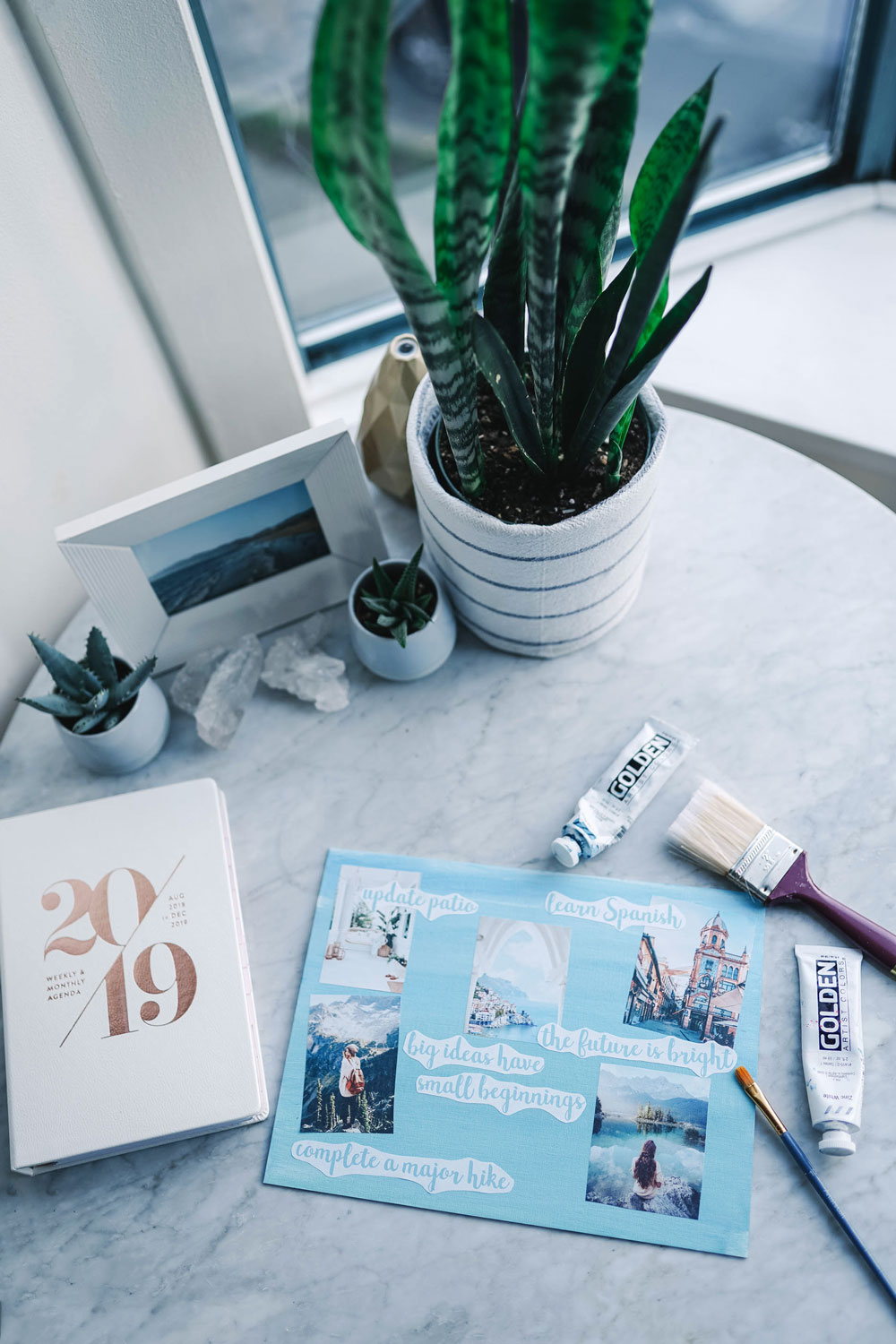 How to Create a Monthly Vision Board
